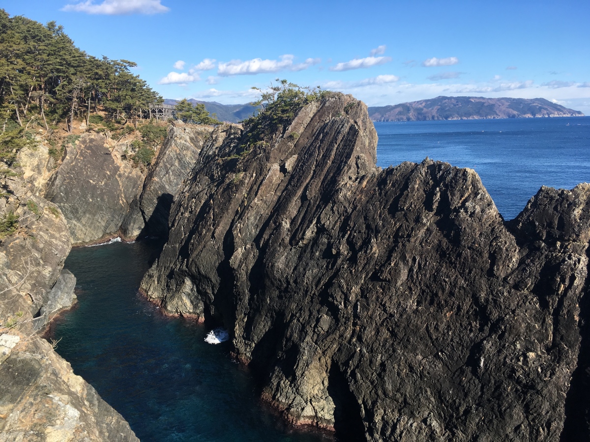 image: Kaminari-iwa Rocks and the Goishi Coast